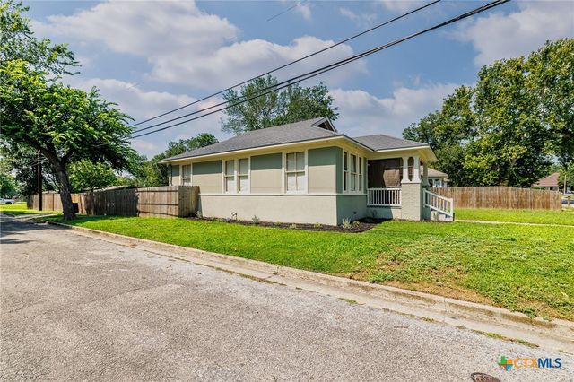 626 Saint Vincent Street, Gonzales, TX 78629
