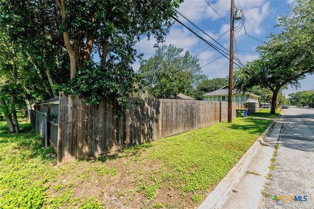 626 Saint Vincent Street, Gonzales, TX 78629