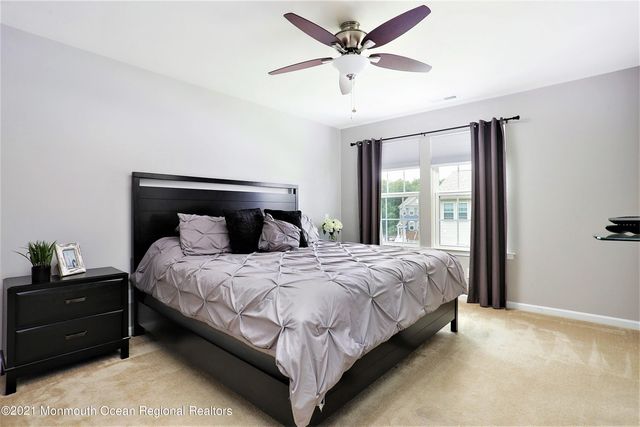 137 Beacon Lane 605, Eatontown, NJ 07724