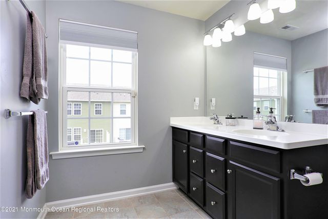 137 Beacon Lane 605, Eatontown, NJ 07724