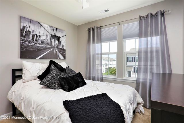 137 Beacon Lane 605, Eatontown, NJ 07724
