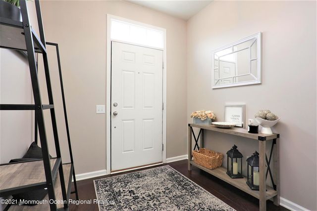 137 Beacon Lane 605, Eatontown, NJ 07724