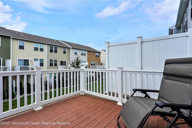 137 Beacon Lane 605, Eatontown, NJ 07724