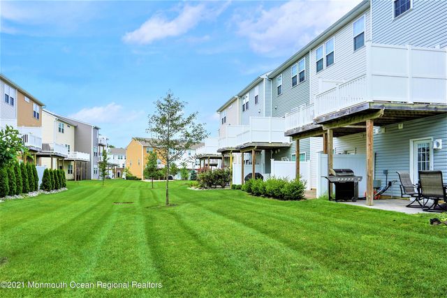 137 Beacon Lane 605, Eatontown, NJ 07724