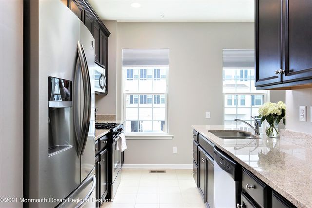 137 Beacon Lane 605, Eatontown, NJ 07724