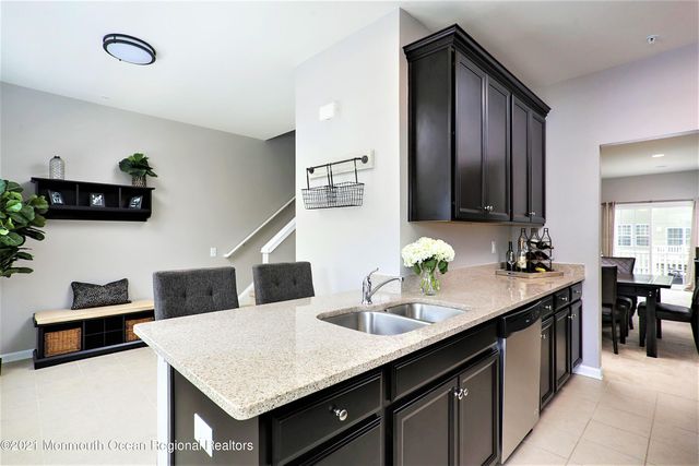 137 Beacon Lane 605, Eatontown, NJ 07724