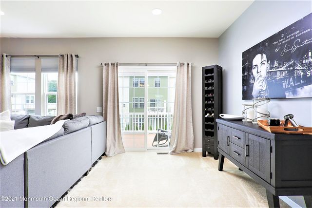 137 Beacon Lane 605, Eatontown, NJ 07724