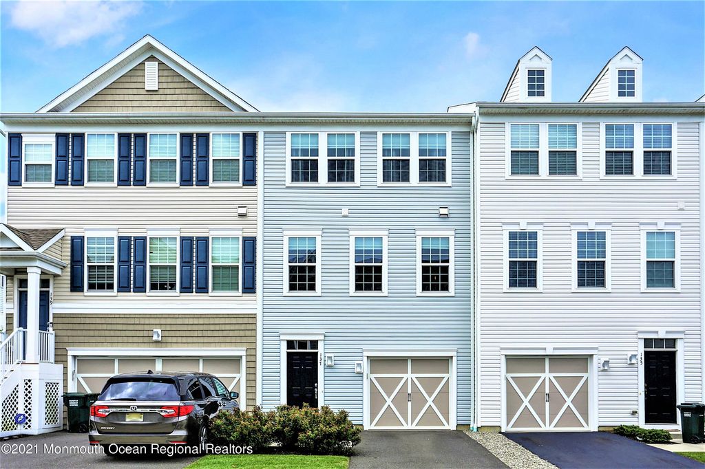 137 Beacon Lane 605, Eatontown, NJ 07724