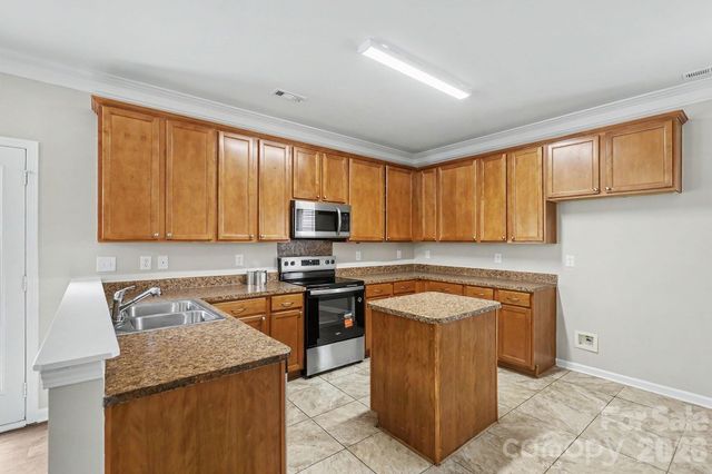5618 Stowe Derby Drive, Charlotte, NC 28278