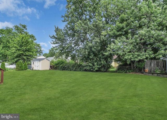 20 DUNCAN DR, Hamilton, NJ 08690