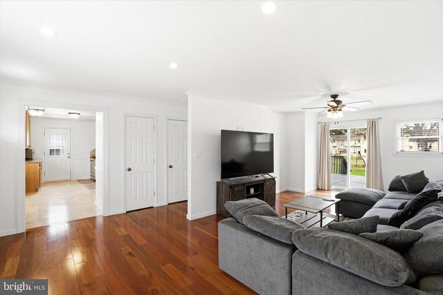 20 DUNCAN DR, Hamilton, NJ 08690