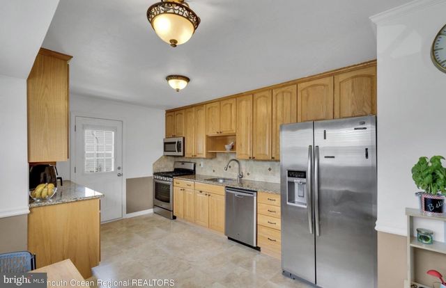 20 DUNCAN DR, Hamilton, NJ 08690