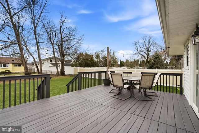 20 DUNCAN DR, Hamilton, NJ 08690