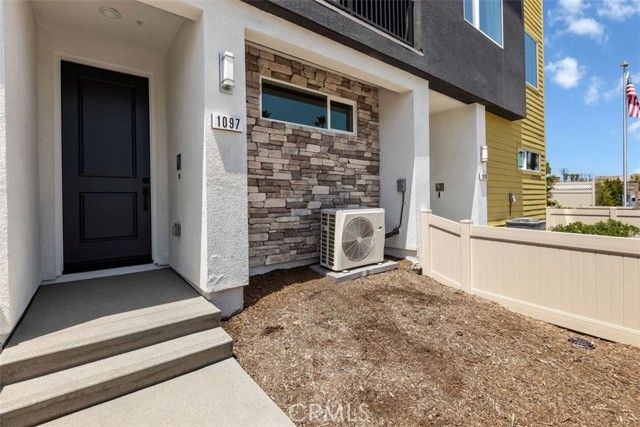 1097 N Harbor Boulevard, Anaheim, CA 92801