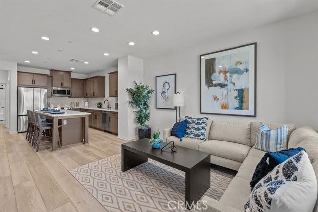 1097 N Harbor Boulevard, Anaheim, CA 92801