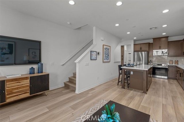 1097 N Harbor Boulevard, Anaheim, CA 92801