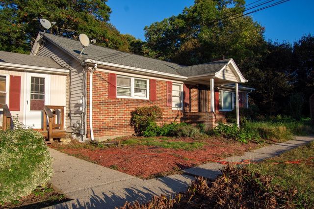 92 Worcester Rd, Webster, MA 01657