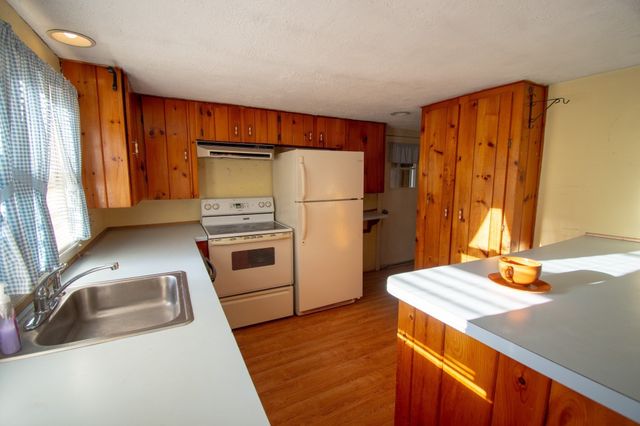 92 Worcester Rd, Webster, MA 01657