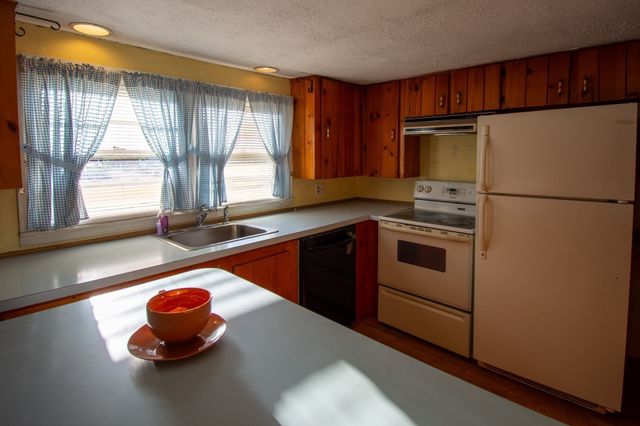 92 Worcester Rd, Webster, MA 01657