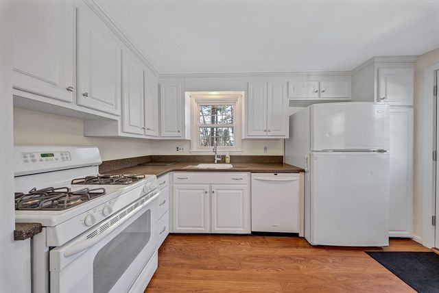 34 Schofield Dr, Franklin, MA 02038