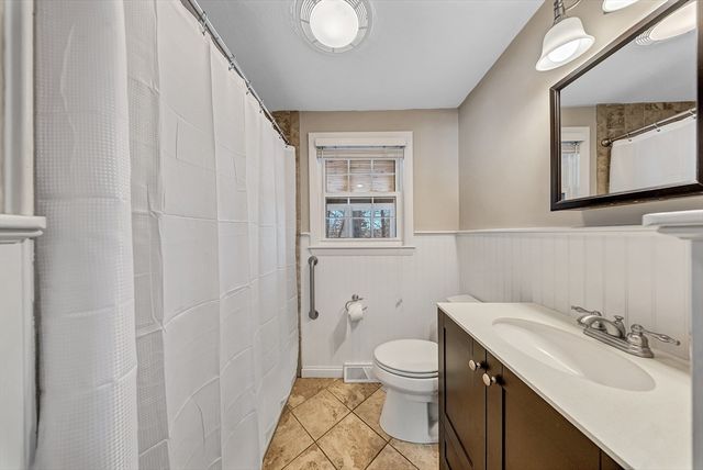 34 Schofield Dr, Franklin, MA 02038