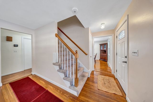 34 Schofield Dr, Franklin, MA 02038