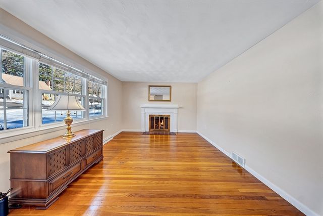 34 Schofield Dr, Franklin, MA 02038