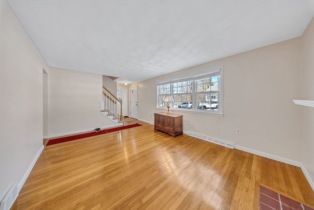 34 Schofield Dr, Franklin, MA 02038