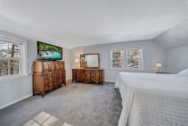 34 Schofield Dr, Franklin, MA 02038