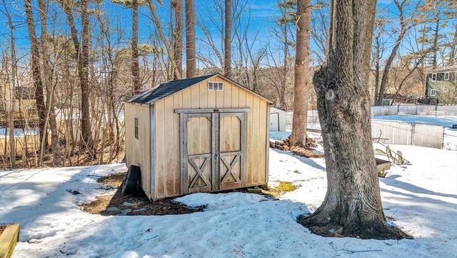 34 Schofield Dr, Franklin, MA 02038