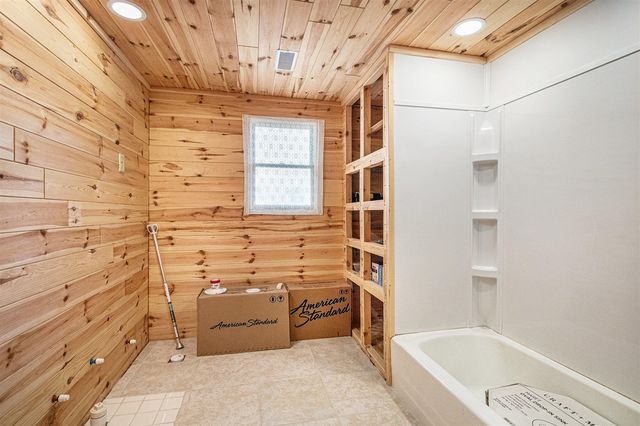 53027 Twin Lakes Road, Dowagiac, MI 49047