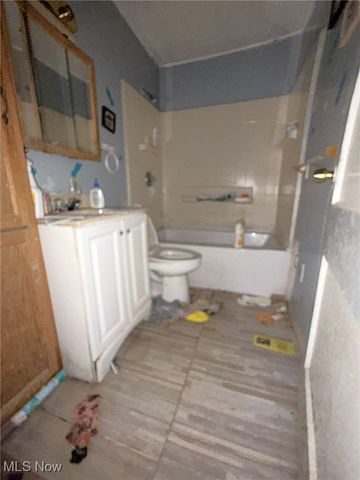 16901 Ridgeton Drive, Cleveland, OH 44128