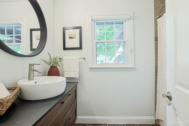 8702 Appleknoll Lane, Sycamore Twp, OH 45236