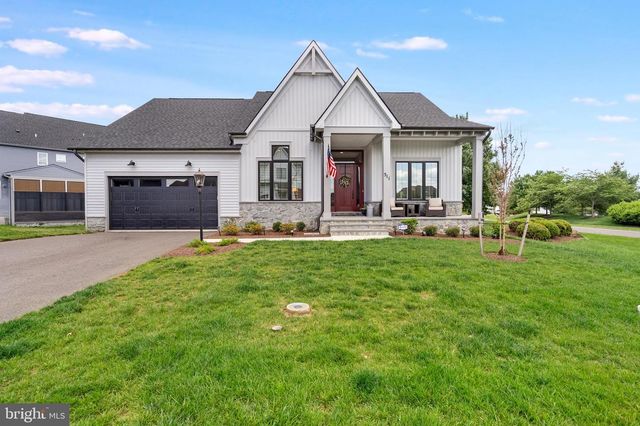 511 SHENANDOAH CROSSING DR, Charles Town, WV 25414