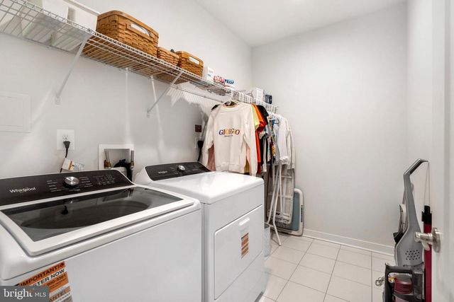 511 SHENANDOAH CROSSING DR, Charles Town, WV 25414