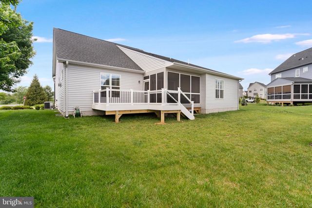 511 SHENANDOAH CROSSING DR, Charles Town, WV 25414
