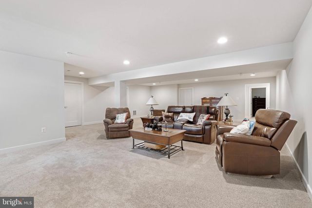 511 SHENANDOAH CROSSING DR, Charles Town, WV 25414