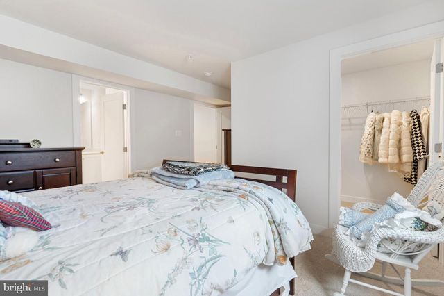 511 SHENANDOAH CROSSING DR, Charles Town, WV 25414
