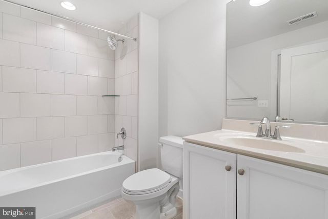 511 SHENANDOAH CROSSING DR, Charles Town, WV 25414