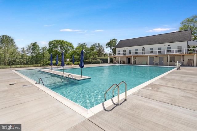 511 SHENANDOAH CROSSING DR, Charles Town, WV 25414