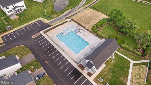 511 SHENANDOAH CROSSING DR, Charles Town, WV 25414
