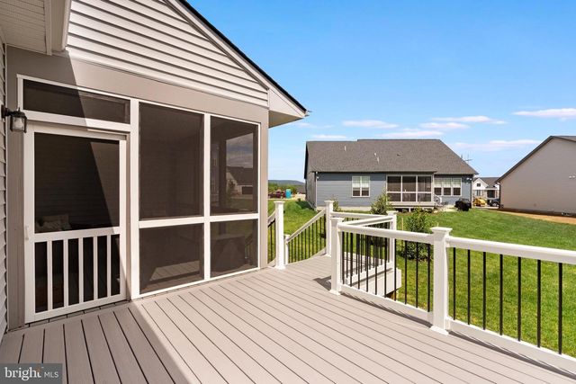 511 SHENANDOAH CROSSING DR, Charles Town, WV 25414