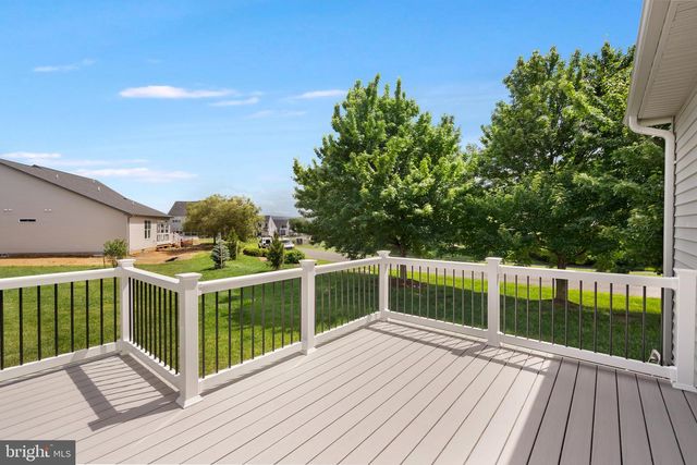 511 SHENANDOAH CROSSING DR, Charles Town, WV 25414