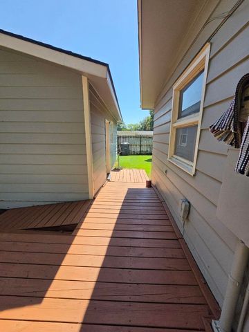 3802 W DEL SIENNO ST, Wichita, KS 67203