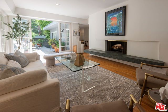 1833 Courtney Avenue, Los Angeles, CA 90046