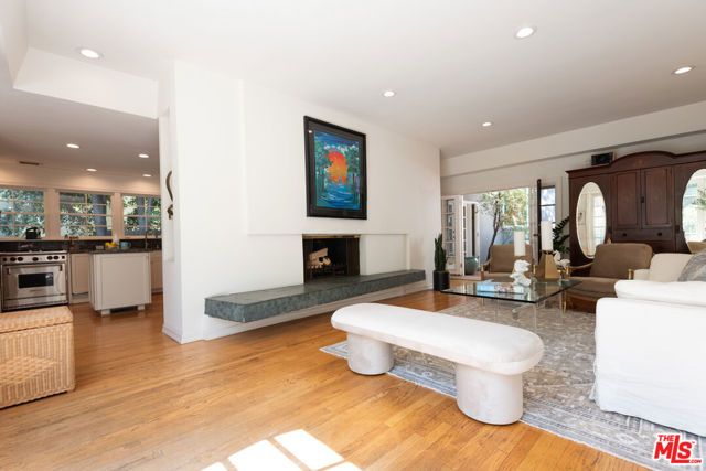 1833 Courtney Avenue, Los Angeles, CA 90046