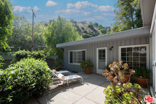 1833 Courtney Avenue, Los Angeles, CA 90046