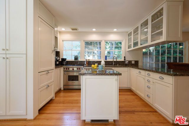1833 Courtney Avenue, Los Angeles, CA 90046