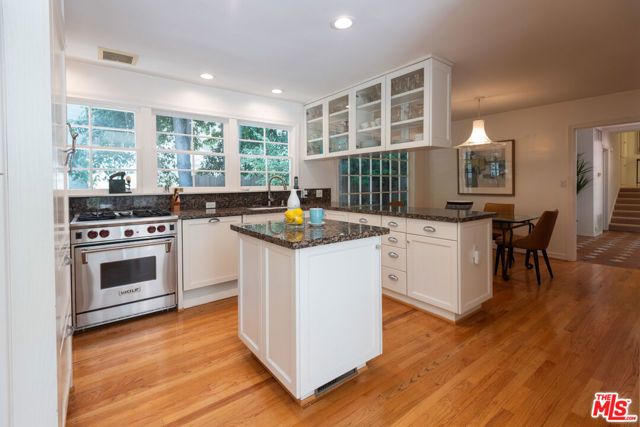 1833 Courtney Avenue, Los Angeles, CA 90046