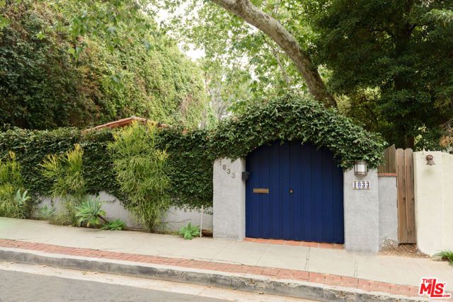 1833 Courtney Avenue, Los Angeles, CA 90046